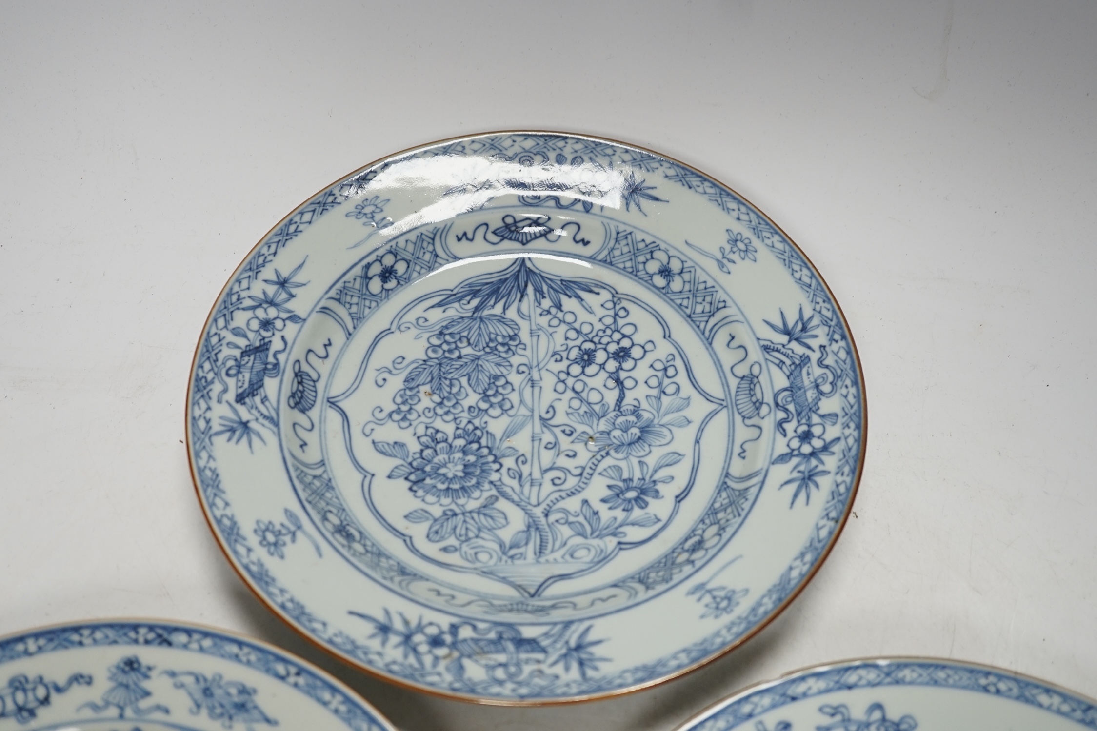 Three Chinese blue and white plates, Yongzheng-Qianlong, 23cm diameter